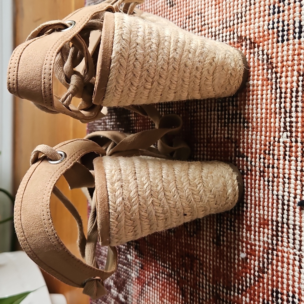Express Sandals - Picture 2 of 6